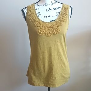 Merona Sleeveless Citrine Green Tank Top With Beautiful Decorative Neckline.